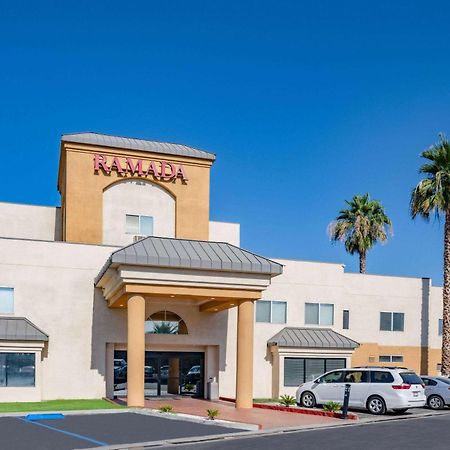 Hotel Ramada By Wyndham Bakersfield Extérieur photo