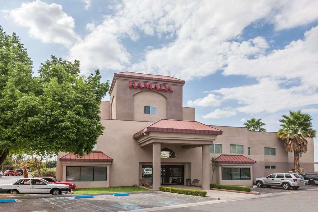Hotel Ramada By Wyndham Bakersfield Extérieur photo