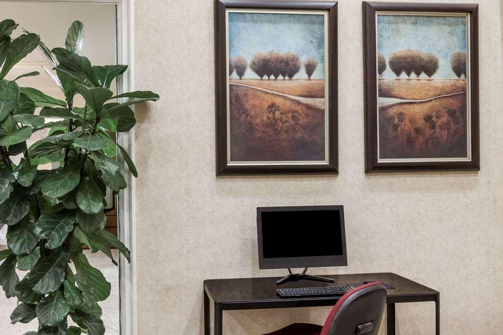 Hotel Ramada By Wyndham Bakersfield Extérieur photo