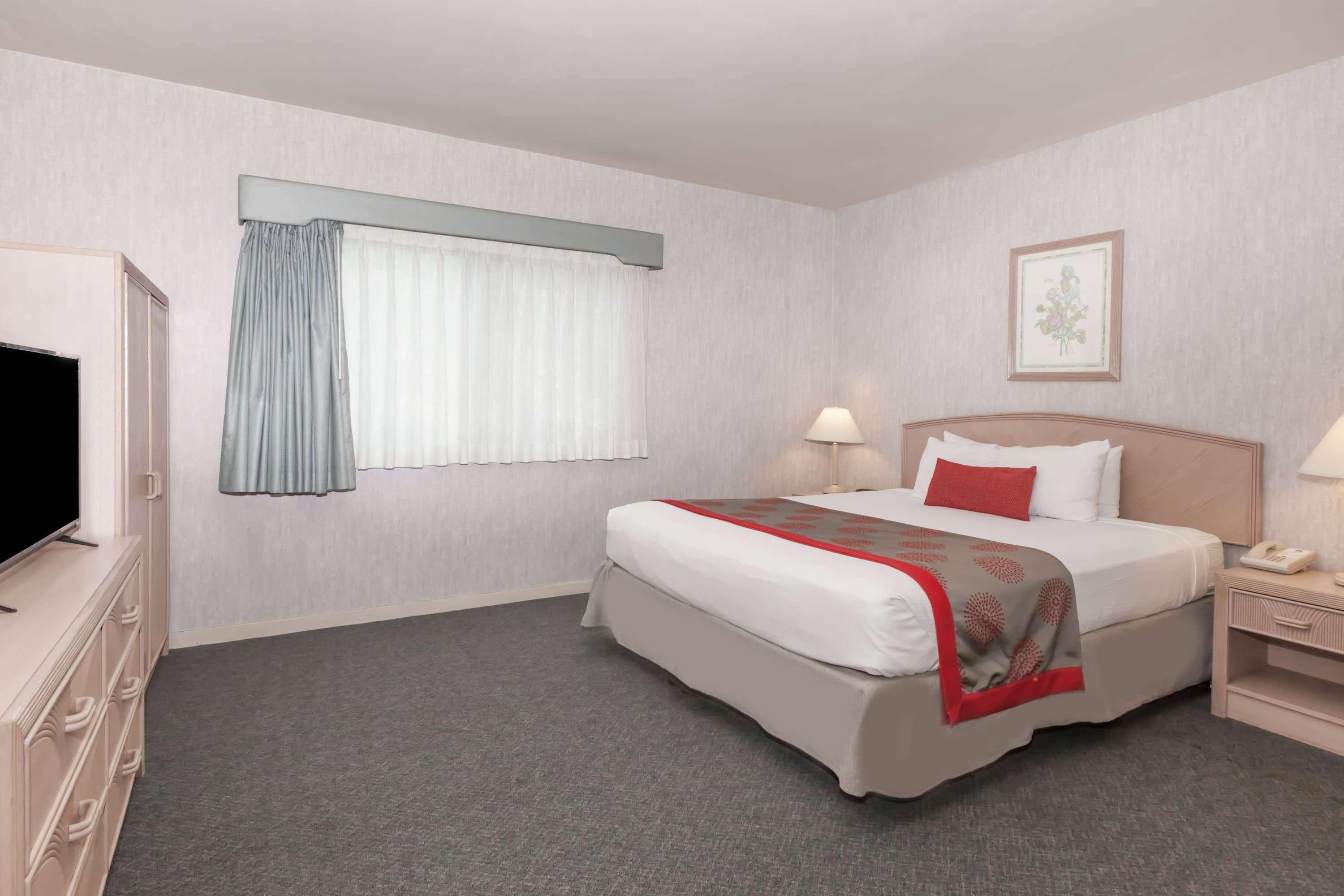 Hotel Ramada By Wyndham Bakersfield Extérieur photo