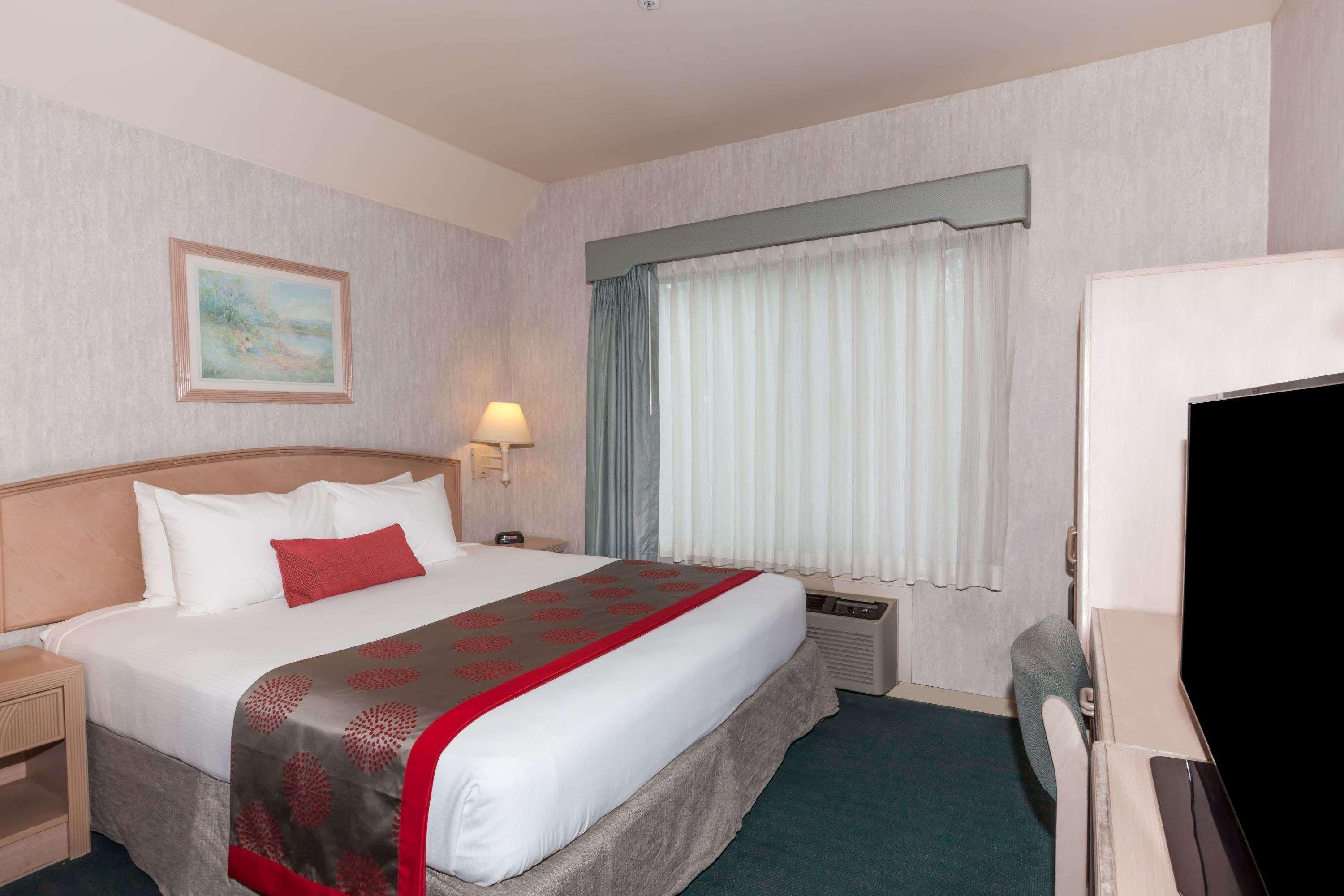Hotel Ramada By Wyndham Bakersfield Extérieur photo