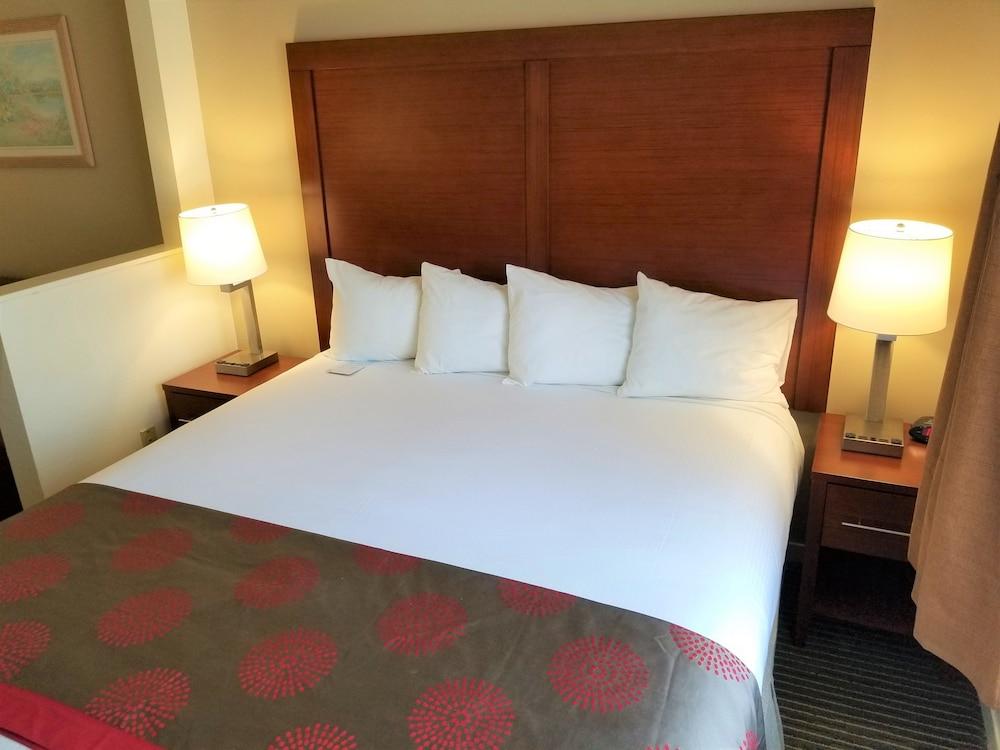 Hotel Ramada By Wyndham Bakersfield Extérieur photo