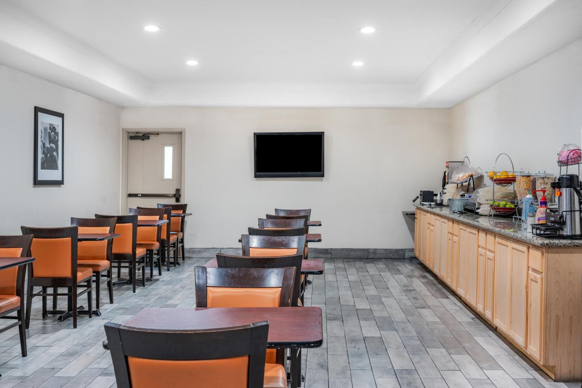 Hotel Ramada By Wyndham Bakersfield Extérieur photo