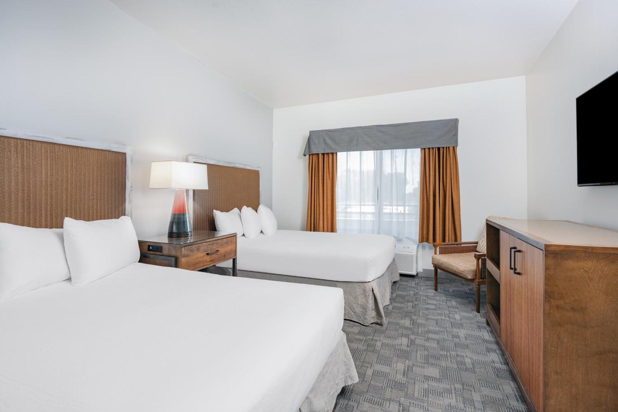 Hotel Ramada By Wyndham Bakersfield Extérieur photo