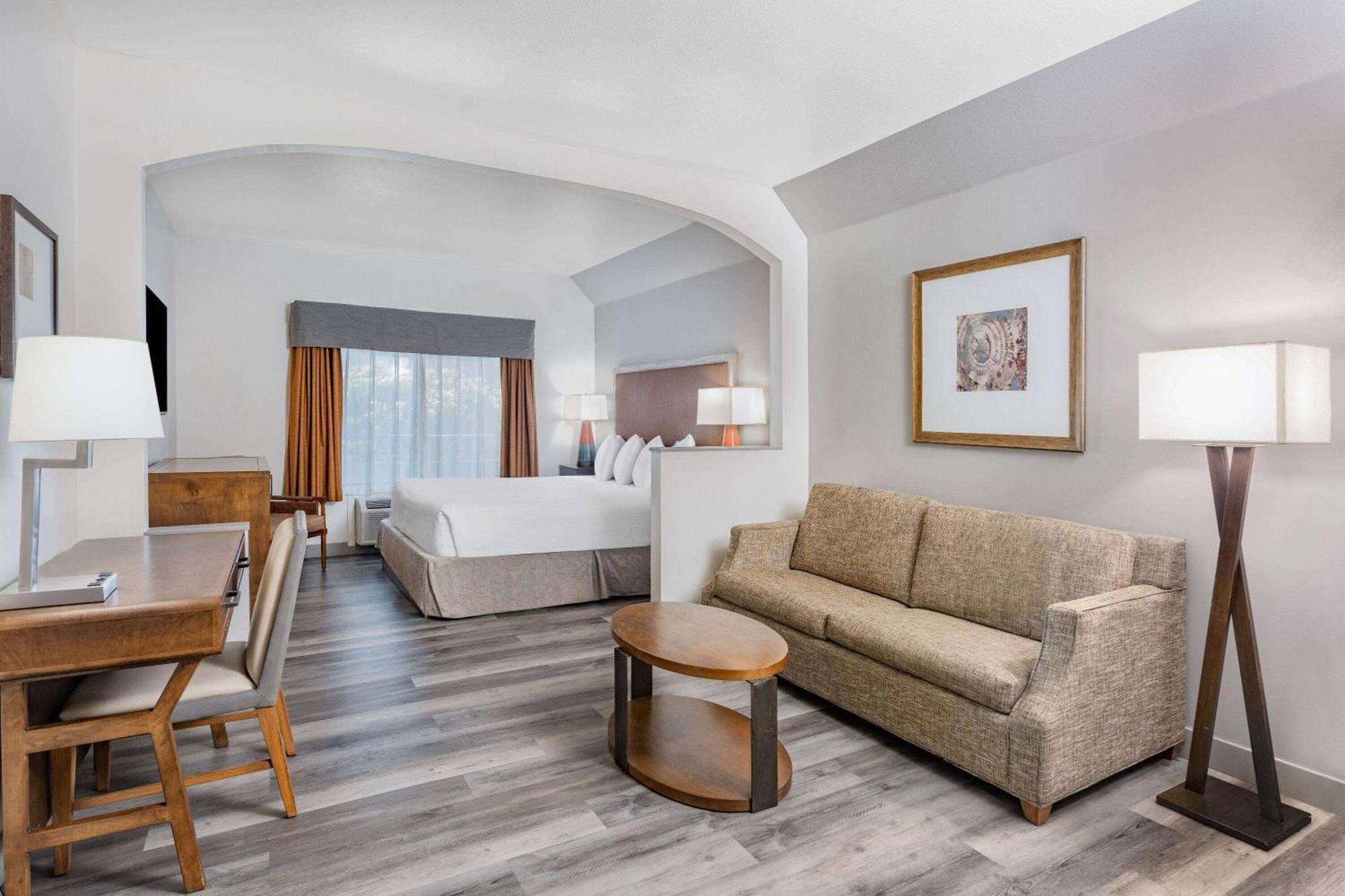 Hotel Ramada By Wyndham Bakersfield Extérieur photo